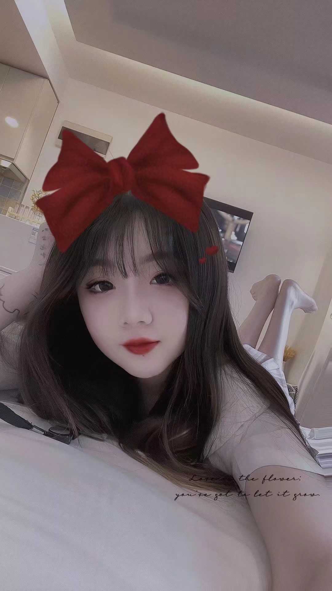 00后微胖大胸嫩妹